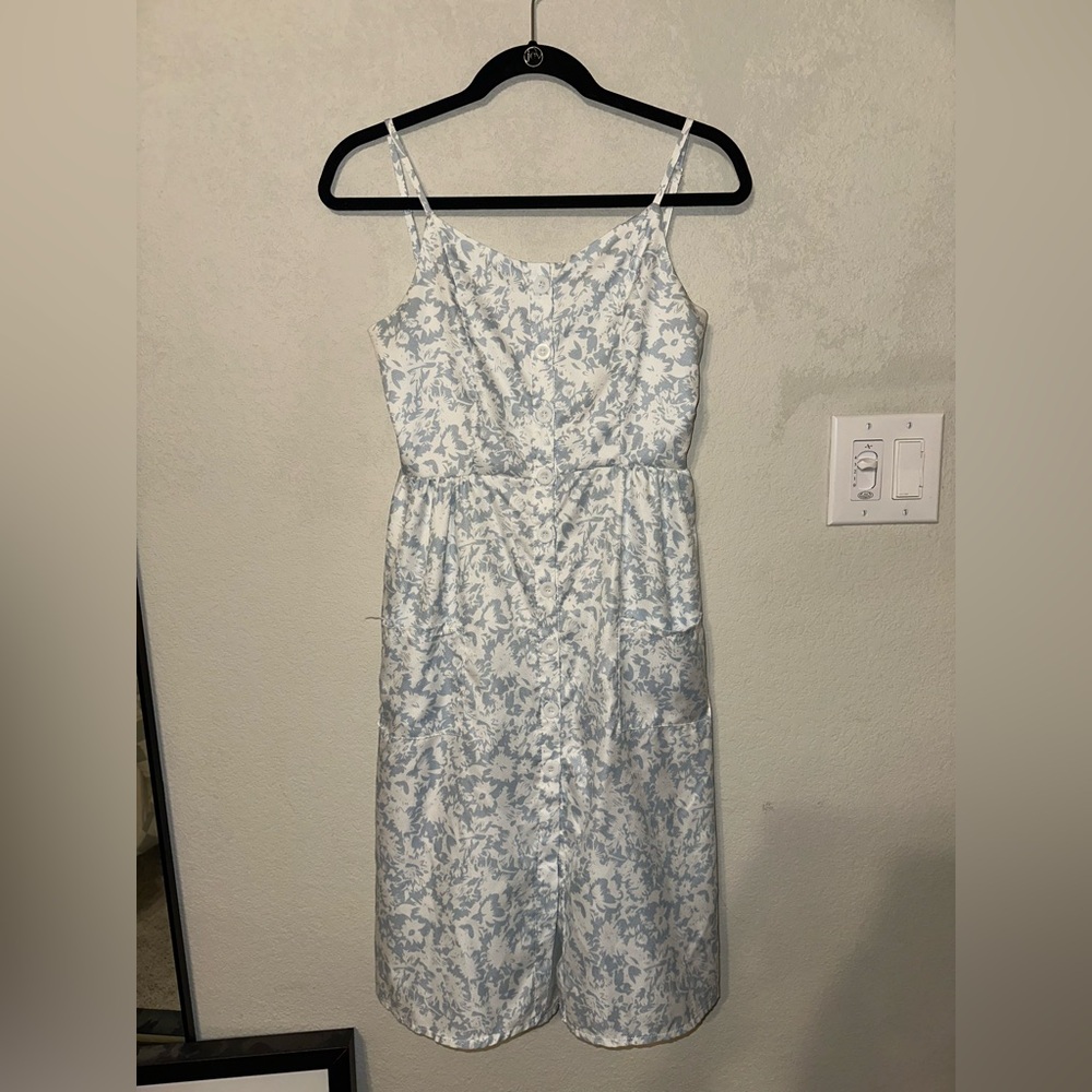 Chic Blue and White Floral Midi Dress